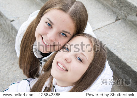 close-up of pretty twins - 图片素材 - 站酷海洛
