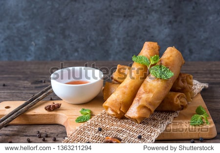deep fried spring rolls Por Pieer Tod or Fried spring rolls (Thai Spring Roll) Snacks and snacks that are popular with Thai and Chinese people.