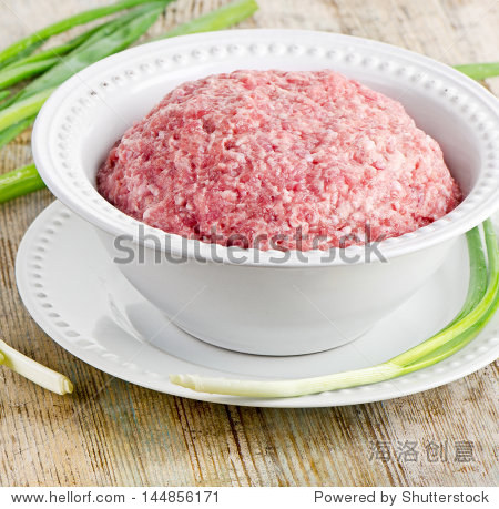 minced meat on a wooden table - 图片素材 - 站酷海洛plus正版图片