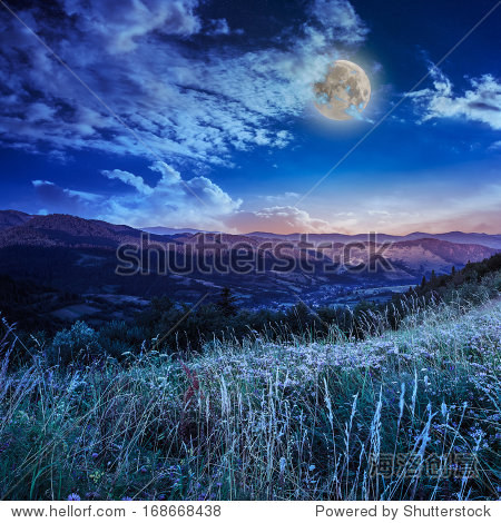 full moon in sky over the top of a high mountain - 站酷海洛正版