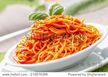 spaghetti with tomato sauce