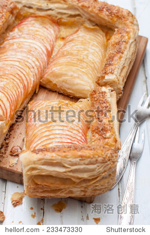 cake from flaky pastry with apples - 图片素材 - 站酷海洛plus正版