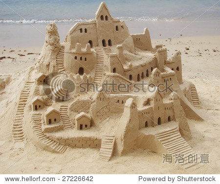 building a sandcastle图片