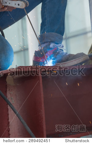 smoke and fire of the metal welding - 站酷海洛正版图片, 视频