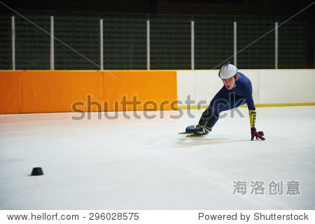 speed skating sport with young athletes - 图片素
