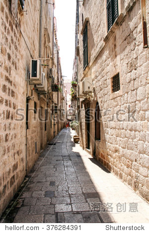 narrow small streets of the old city dubrovnik croatia