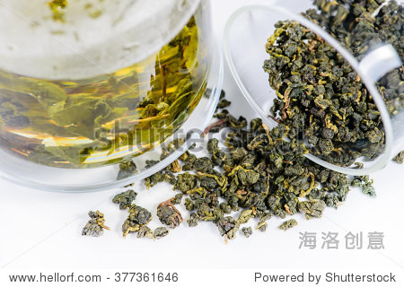 tea alishan oolong (taiwan) tea and brewed tea in a teapot