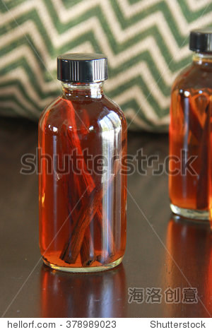 vanilla extract in glass bottle - 图片素材 - 站酷海洛plus正版