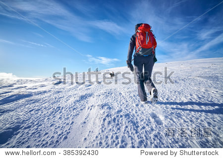 og walking towards the summit of Geal-charn M