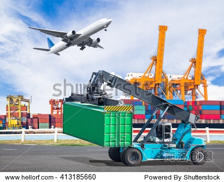 lifts a container to commercial delivery cargo container truck