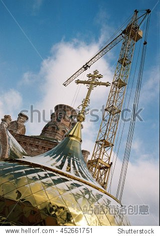 the photo shows the entrance door in the temple church,the