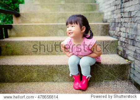 little asian girl need a pee in the playground.