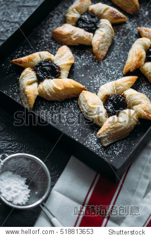 finnish star-shaped joulutorttu christmas cake with dried