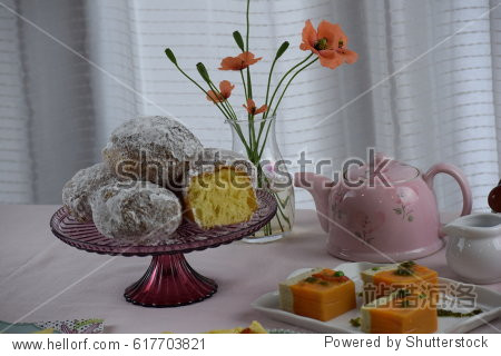 homemade powdered donuts for brunch