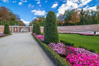 plaza parterre in parque del buen retiro (the buen retiro park), madrid, spain.