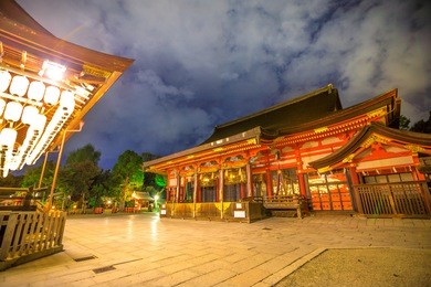 paper lanterns illuminated at night and the main hall of the yasaka-jinja shrine in kyoto, japan. gion shrine is one of the most famous shrines in kyoto between gion district and higashiyama district.