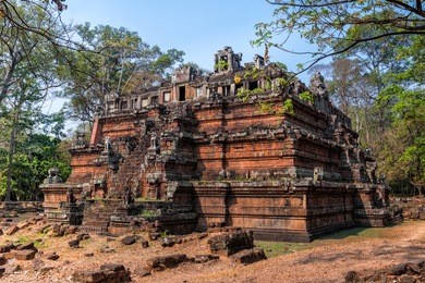 phimeanakas (celestial temple), or vimeanakas, hindu temple with shape of three tier pyramid inside the walled of the royal palace of angkor thom, siem reap, cambodia