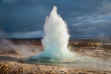 strokkur geysir erupting