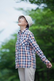 old lady of the japanese to take a deep breath