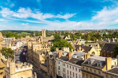 panoramic aerial view of oxford in a beautiful summer day, england, united kingdom