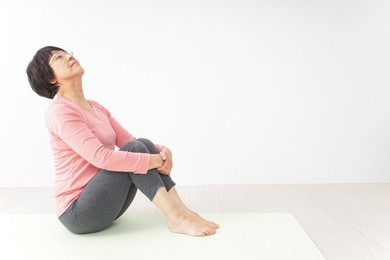 elderly woman doing yoga