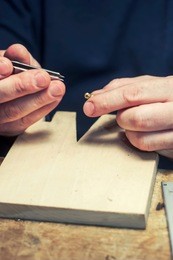 jeweler produces gold jewelry in the workshop