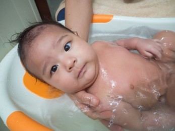 a cute baby take a bath.