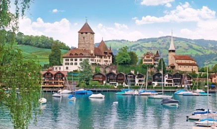 view of the lake in the town of spiez in switzerland, the cityscape