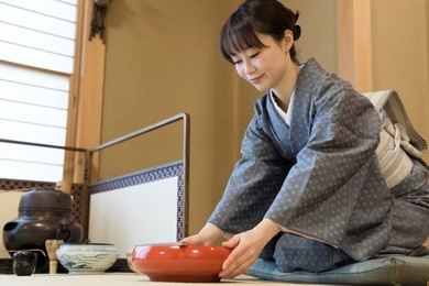 japanese woman wearing kimono