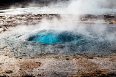 outbreak of icelands geyser strokkur