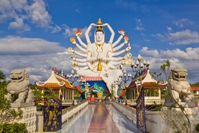 big guan yim at wat plai laem koh samui ,thailand