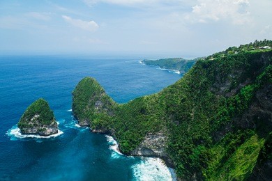 stunning views of the ocean and waves. bali island, lembongan and nusa penida