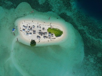 aerial view of gusungan island, semporna, sabah, malaysia. small island inhabited by 23 families of sea gypsies (bajau laut). territory of sabah, malaysia.