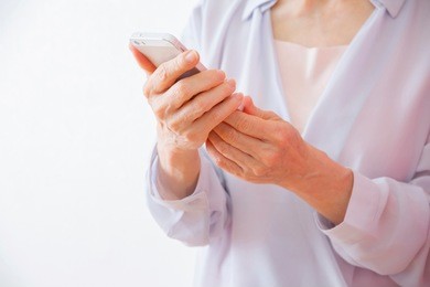 japanese elderly couple to make a phone call