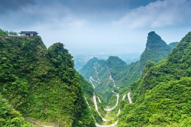 beautiful and scary 99 bending road in tianmen mountain national park, zhangjiajie