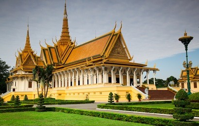 royal palace in phnom penh, cambodia