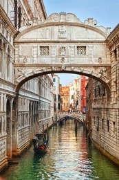 bridge of sighs at doge's palace, venice, italy