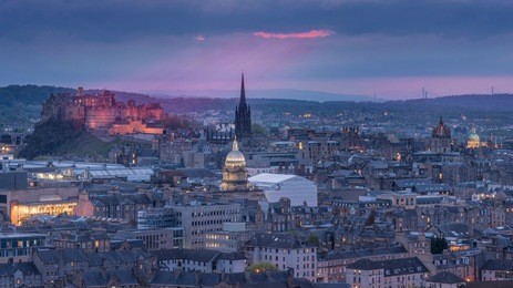 night view of the city of edinburgh