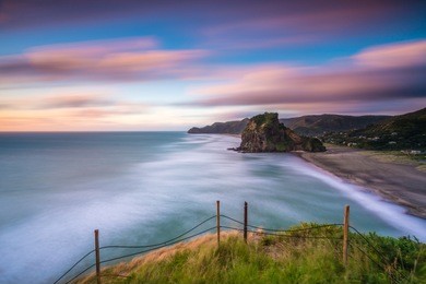 auckland, new zealand - march 13, 2018: view of lion rock at piha beach in west auckland on march 13, 2018.