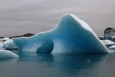 jokulsarlon glacier lagoon on a cloudy day