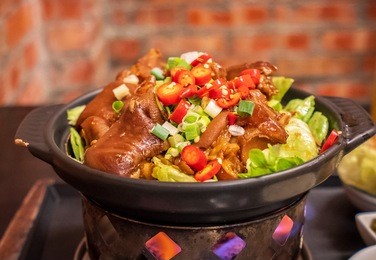 taiwan traditional delicious braised pork knuckle pettitoes in kaohsiung
