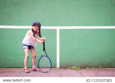 girl play tennis