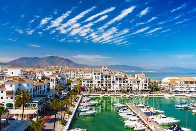 vacation apartments in duquesa port in spain on the costa del sol