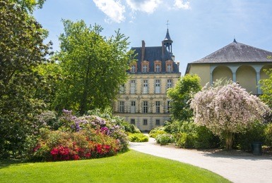 fontainebleau palace (chateau de fontainebleau) near paris, france
