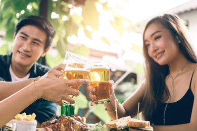 teeneger asian group of friends clinking glasses in restaurant.