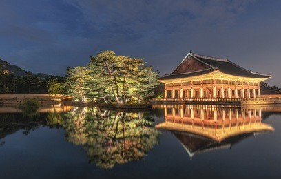 gyeongbokgung palace at night in seoul south korea,with the name of the ‘gyeongbokgung’ on a sign.
