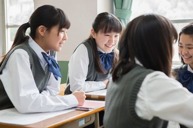 japanese female students to discuss