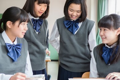 japanese female students to discuss