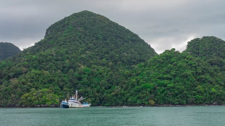 pulau dayang bunting, langkawi’s second largest uninhabited island, is easily accessible via a 15-minute boat ride from kuah jetty. its name literally translates to ‘isle of the pregnant maiden.