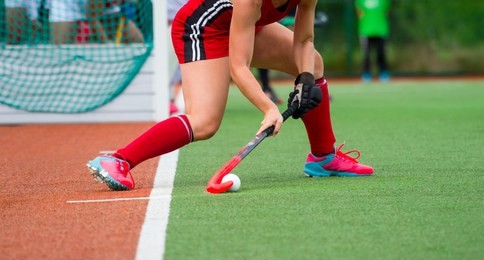field hockey player, ready to pass the ball to a team mate